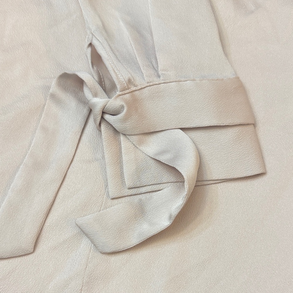 Banana Republic Soft Beige V-Neck Blouse - Picture 6 of 6